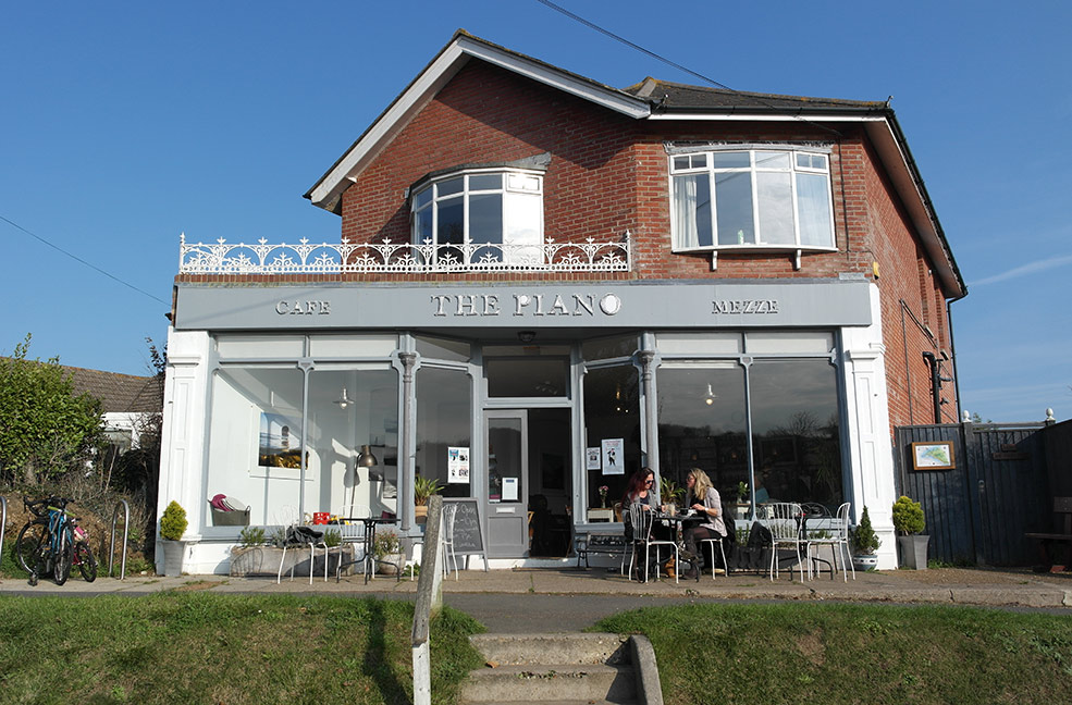 Top 5 best places to eat out in West Wight | Holidays on the Isle of Wight